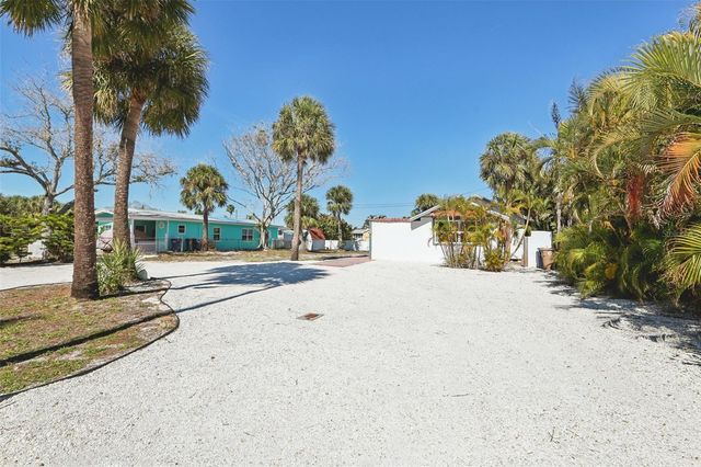 13135 4TH STREET E, Madeira Beach, FL 33708