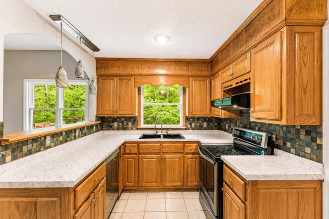 831 Defeated Creek Rd, Centerville, TN 37033