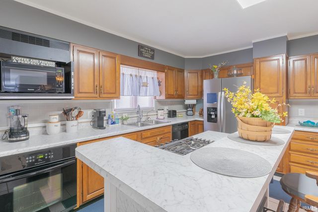 140 Manchester Drive, Mishawaka, IN 46544