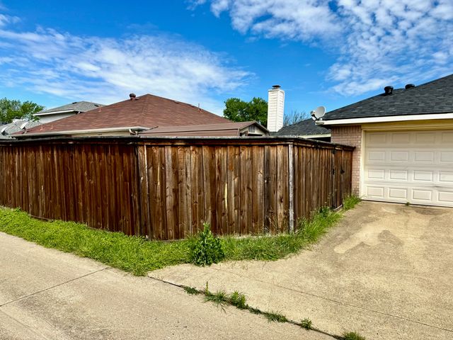 2836 Saint Johns Avenue, Lancaster, TX 75146