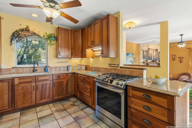 9623 Requa, Helotes, TX 78023