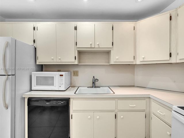 300 Bayview Drive 902, Sunny Isles Beach, FL 33160