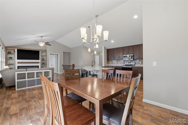 512 Hickory Knoll Drive, Troy, MO 63379