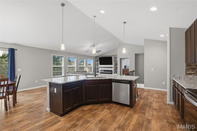 512 Hickory Knoll Drive, Troy, MO 63379