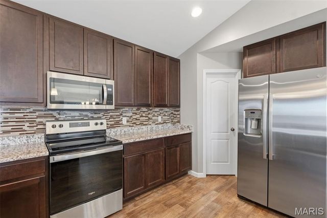 512 Hickory Knoll Drive, Troy, MO 63379