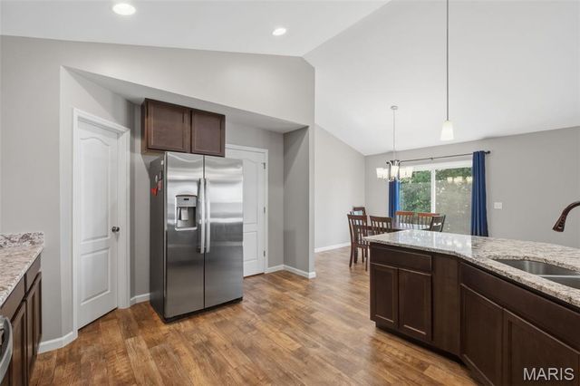 512 Hickory Knoll Drive, Troy, MO 63379