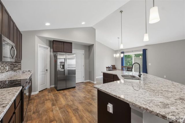 512 Hickory Knoll Drive, Troy, MO 63379