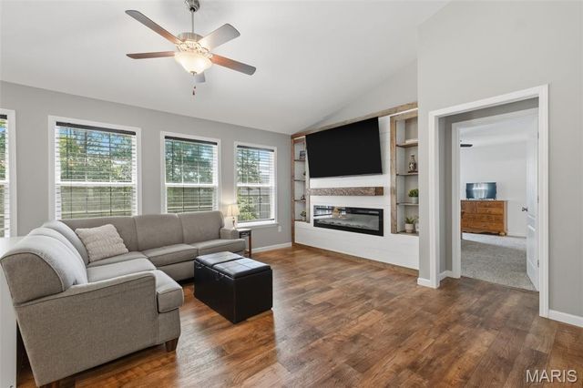 512 Hickory Knoll Drive, Troy, MO 63379