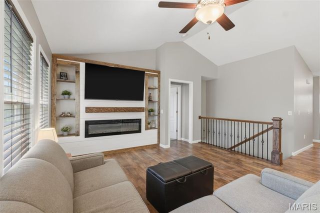 512 Hickory Knoll Drive, Troy, MO 63379
