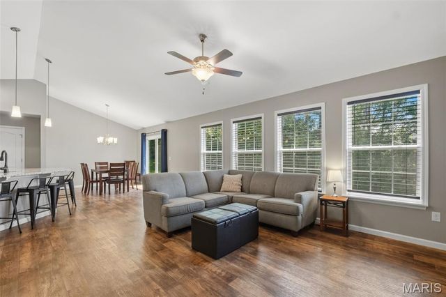 512 Hickory Knoll Drive, Troy, MO 63379