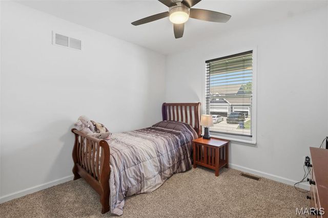 512 Hickory Knoll Drive, Troy, MO 63379