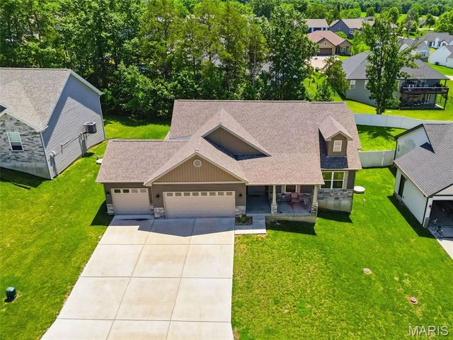 512 Hickory Knoll Drive, Troy, MO 63379