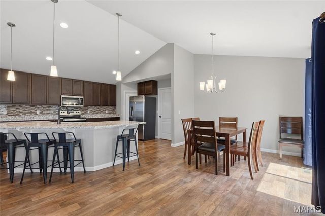 512 Hickory Knoll Drive, Troy, MO 63379
