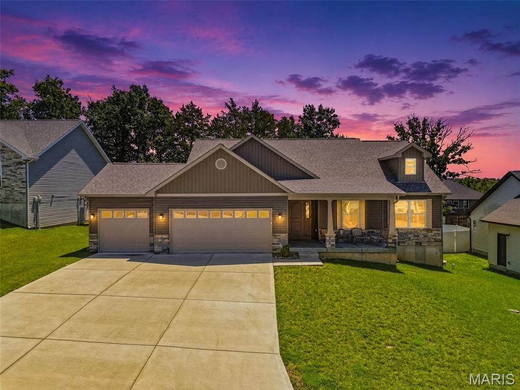 512 Hickory Knoll Drive, Troy, MO 63379