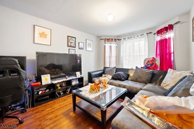 14 12th Ave, Paterson City, NJ 07501