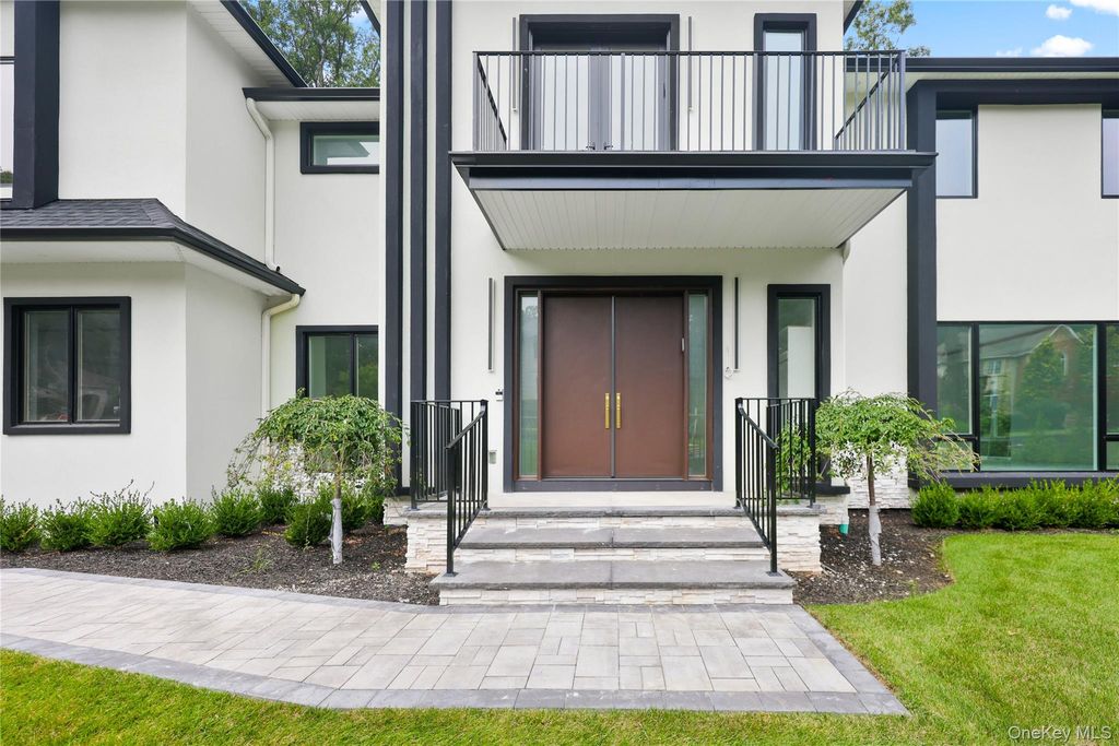 17 Wallenberg Circle, Monsey, NY 10952 — photo 2