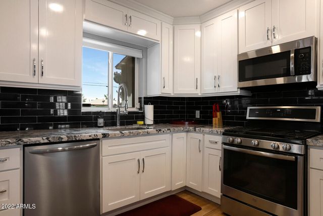 2235 E HEATHERBRAE Drive, Phoenix, AZ 85016