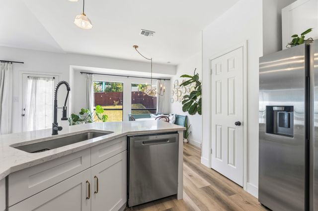 2706 Collins Boulevard, Garland, TX 75044