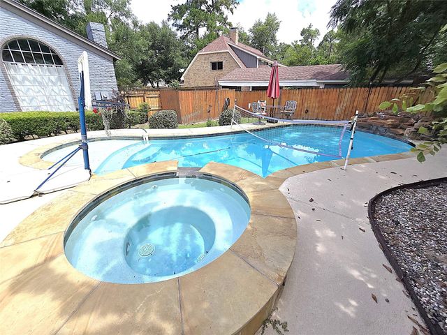 560 Brandon Road, Conroe, TX 77302