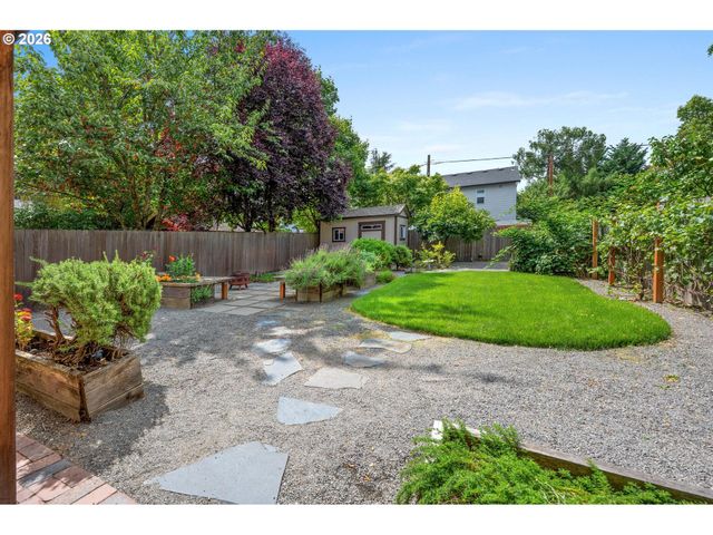 6022 Se CARLTON St, Portland, OR 97206