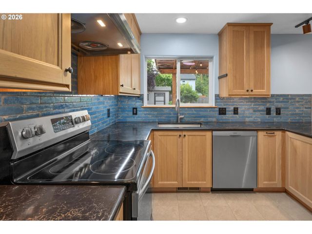 6022 Se CARLTON St, Portland, OR 97206