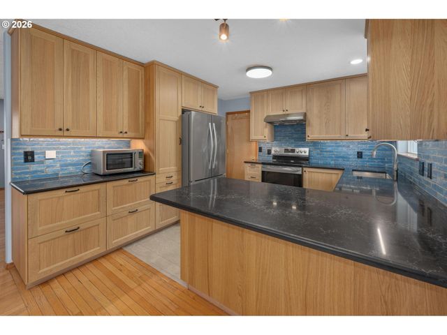 6022 Se CARLTON St, Portland, OR 97206