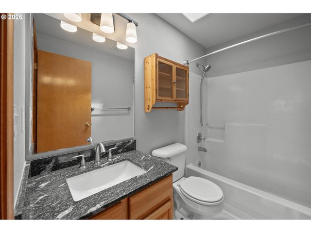 6022 Se CARLTON St, Portland, OR 97206