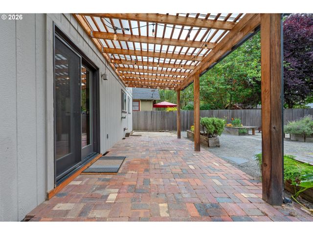 6022 Se CARLTON St, Portland, OR 97206