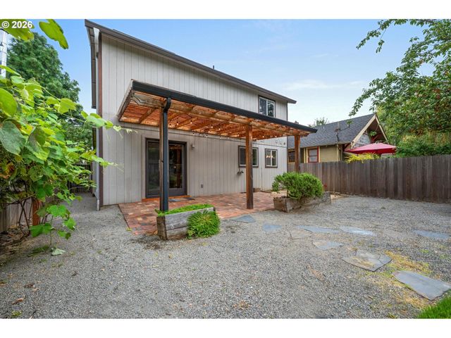 6022 Se CARLTON St, Portland, OR 97206