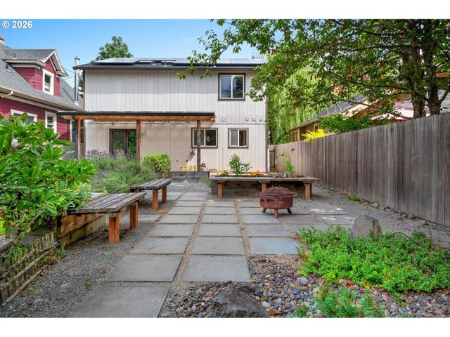 6022 Se CARLTON St, Portland, OR 97206