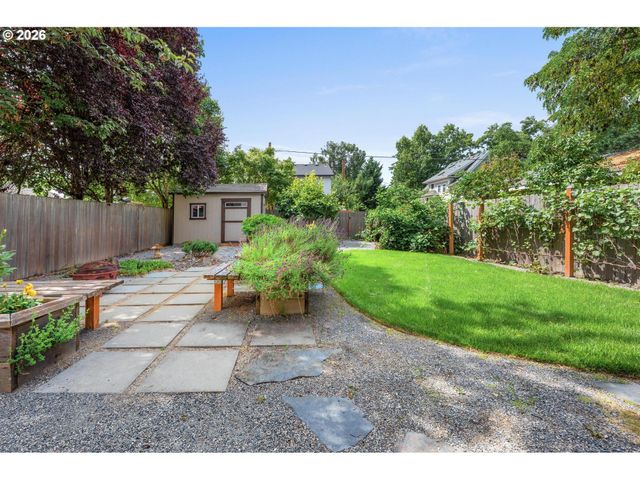 6022 Se CARLTON St, Portland, OR 97206