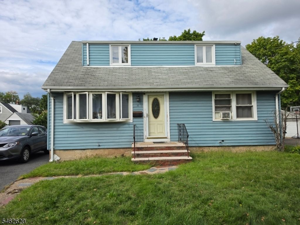 14 Seton Ln, Clifton City, NJ 07013