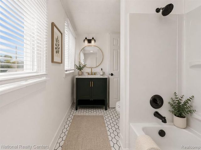 20510 Broadacres Street, Clinton Township, MI 48035