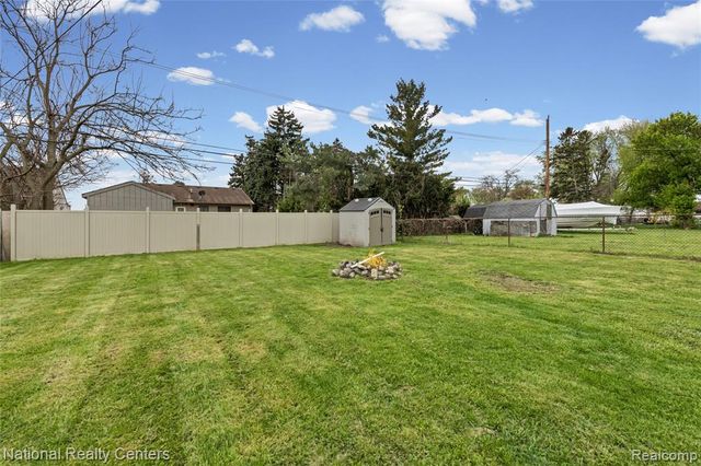 20510 Broadacres Street, Clinton Township, MI 48035