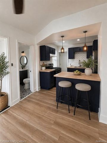 20510 Broadacres Street, Clinton Township, MI 48035