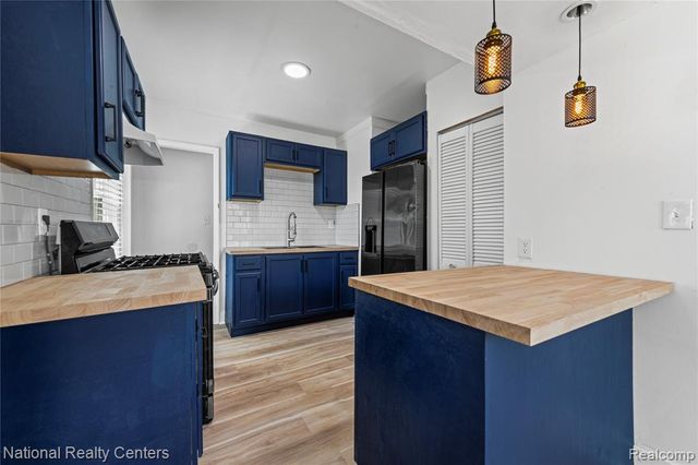 20510 Broadacres Street, Clinton Township, MI 48035