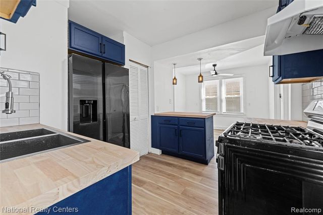 20510 Broadacres Street, Clinton Township, MI 48035