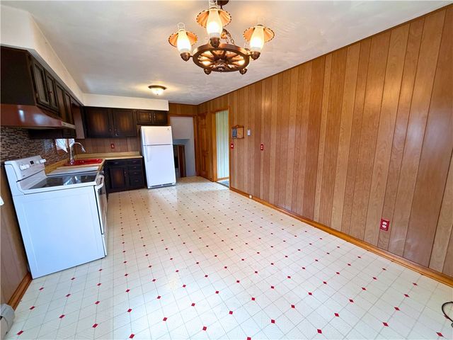 347 McClelland Road, Findley Twp, PA 16137