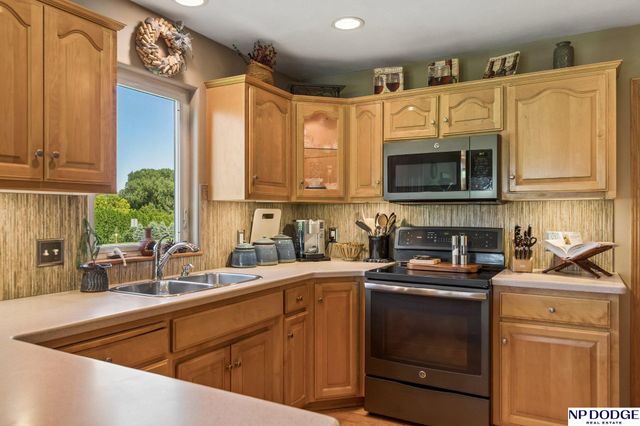 1030 N 185th Street, Omaha, NE 68022
