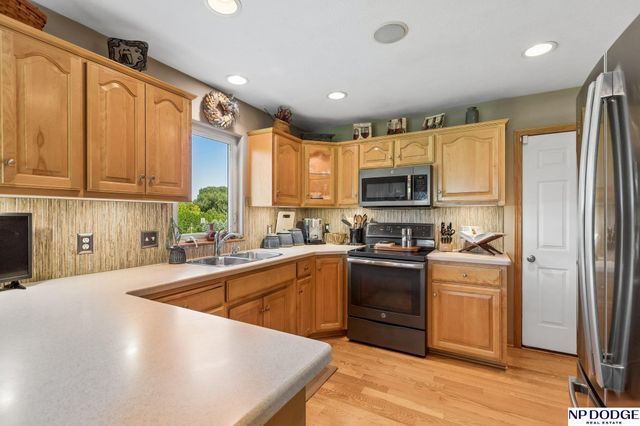 1030 N 185th Street, Omaha, NE 68022