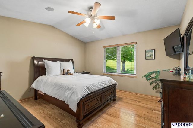 1030 N 185th Street, Omaha, NE 68022