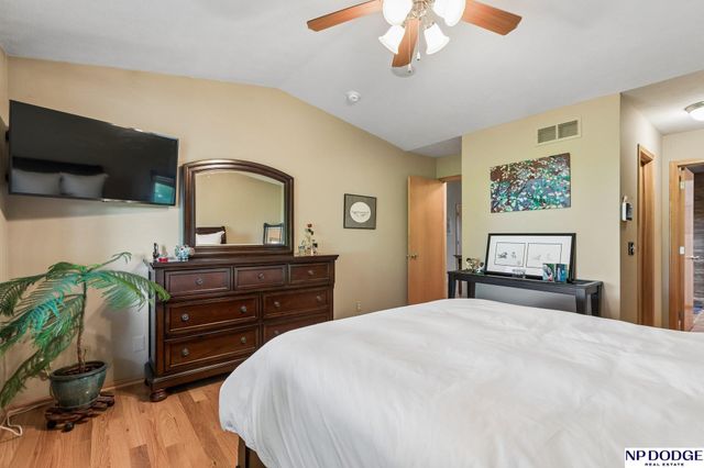 1030 N 185th Street, Omaha, NE 68022