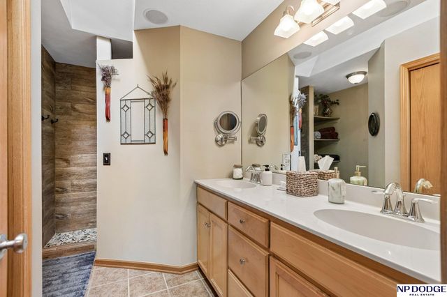 1030 N 185th Street, Omaha, NE 68022