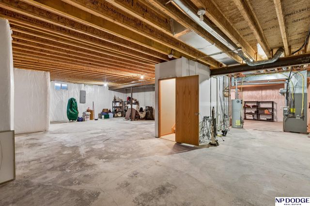 1030 N 185th Street, Omaha, NE 68022