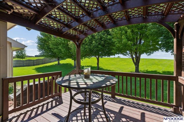 1030 N 185th Street, Omaha, NE 68022