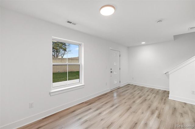 2841 Summers Place, Troy, MI 48084