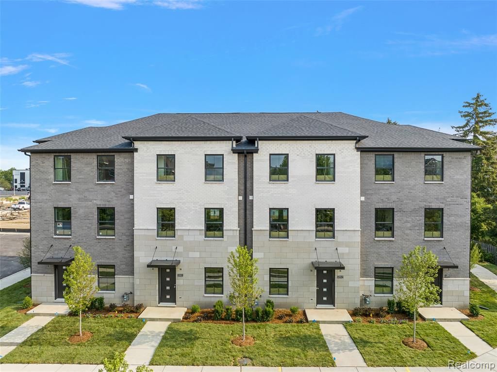 2841 Summers Place, Troy, MI 48084