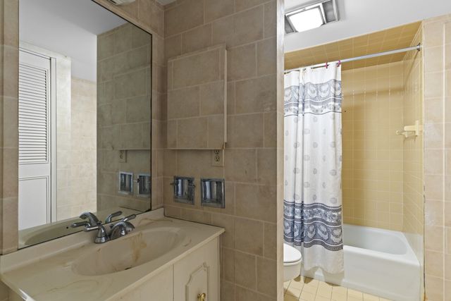55 Tall Oaks Drive 705, Weymouth, MA 02190