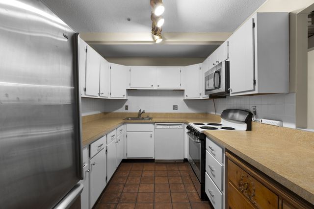 55 Tall Oaks Drive 705, Weymouth, MA 02190