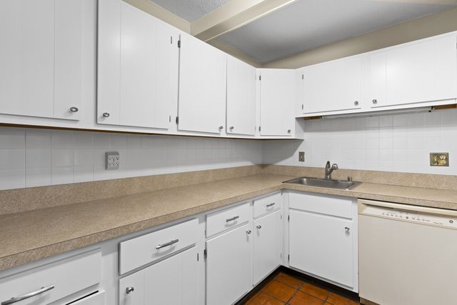 55 Tall Oaks Drive 705, Weymouth, MA 02190